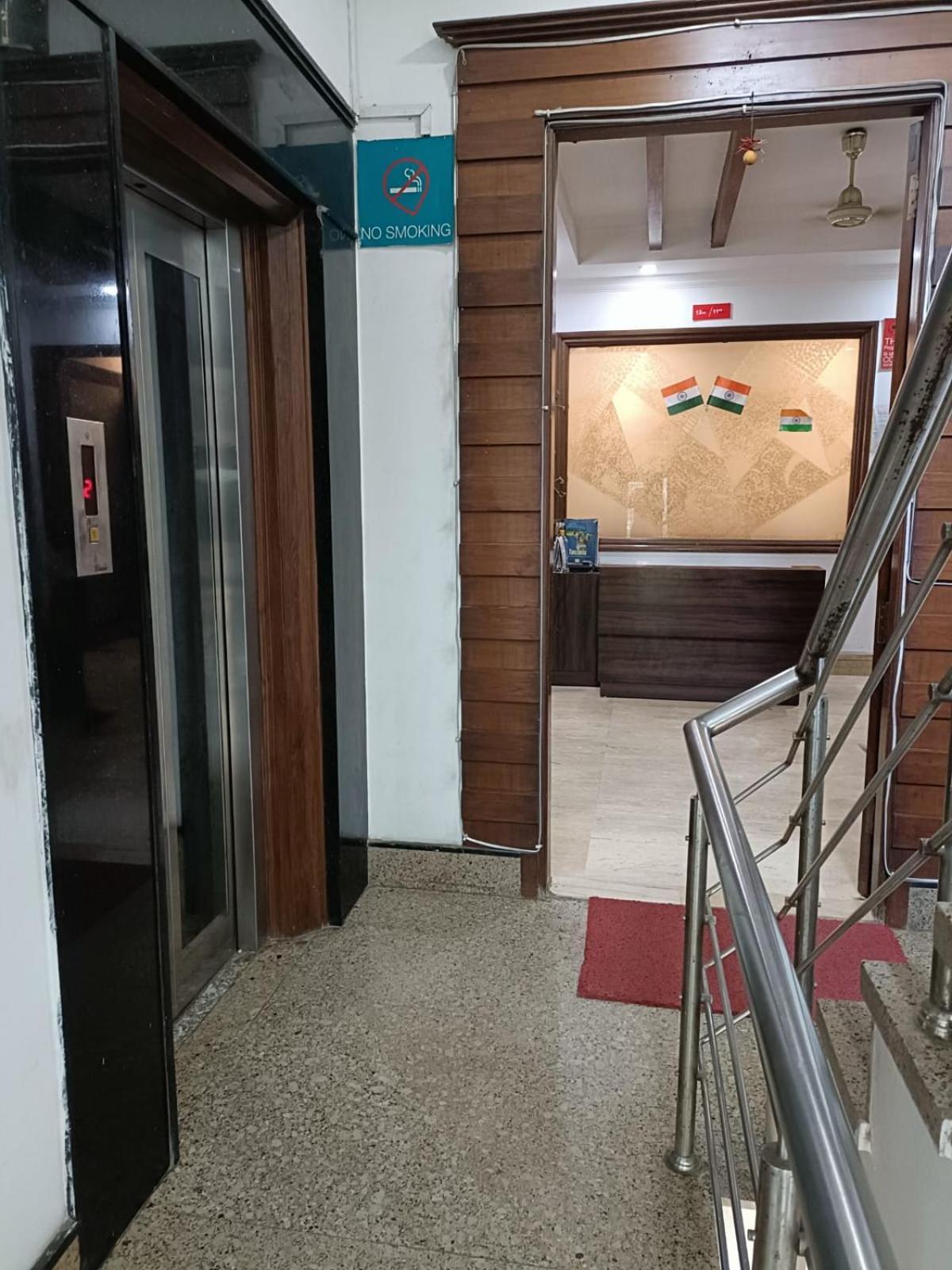 Friends Residency Bed & Breakfast New Delhi Exterior foto